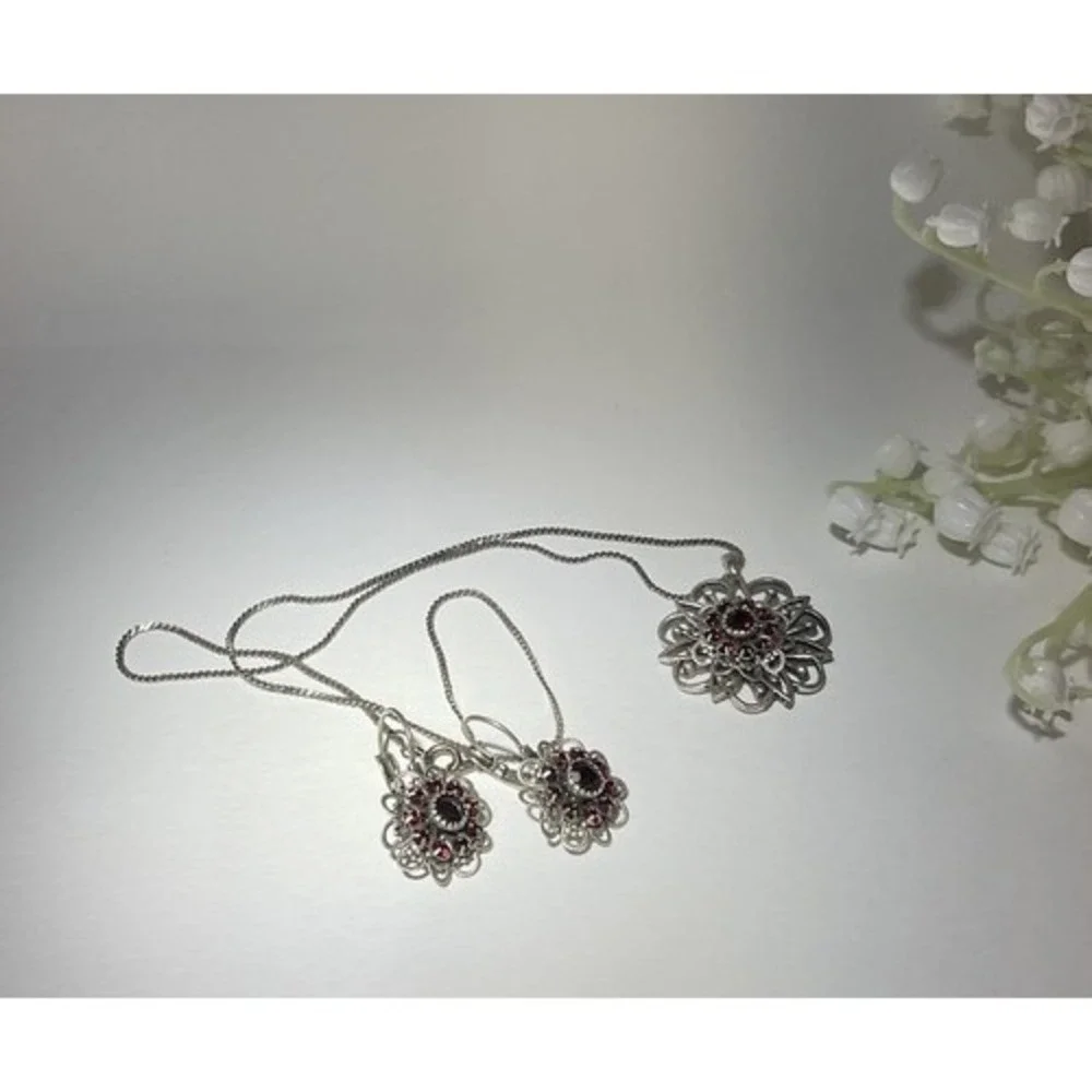 VTG Garnet Red Crystal Filigree Necklace & Dangle Earrings See Silver Floral USA